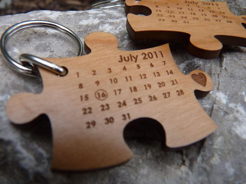 Wooden calendar jigsaw keyrings – Personalised Gifts